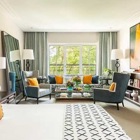 Отель Rocco The Charles 5*