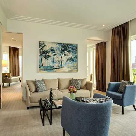 Rocco The Charles 5*